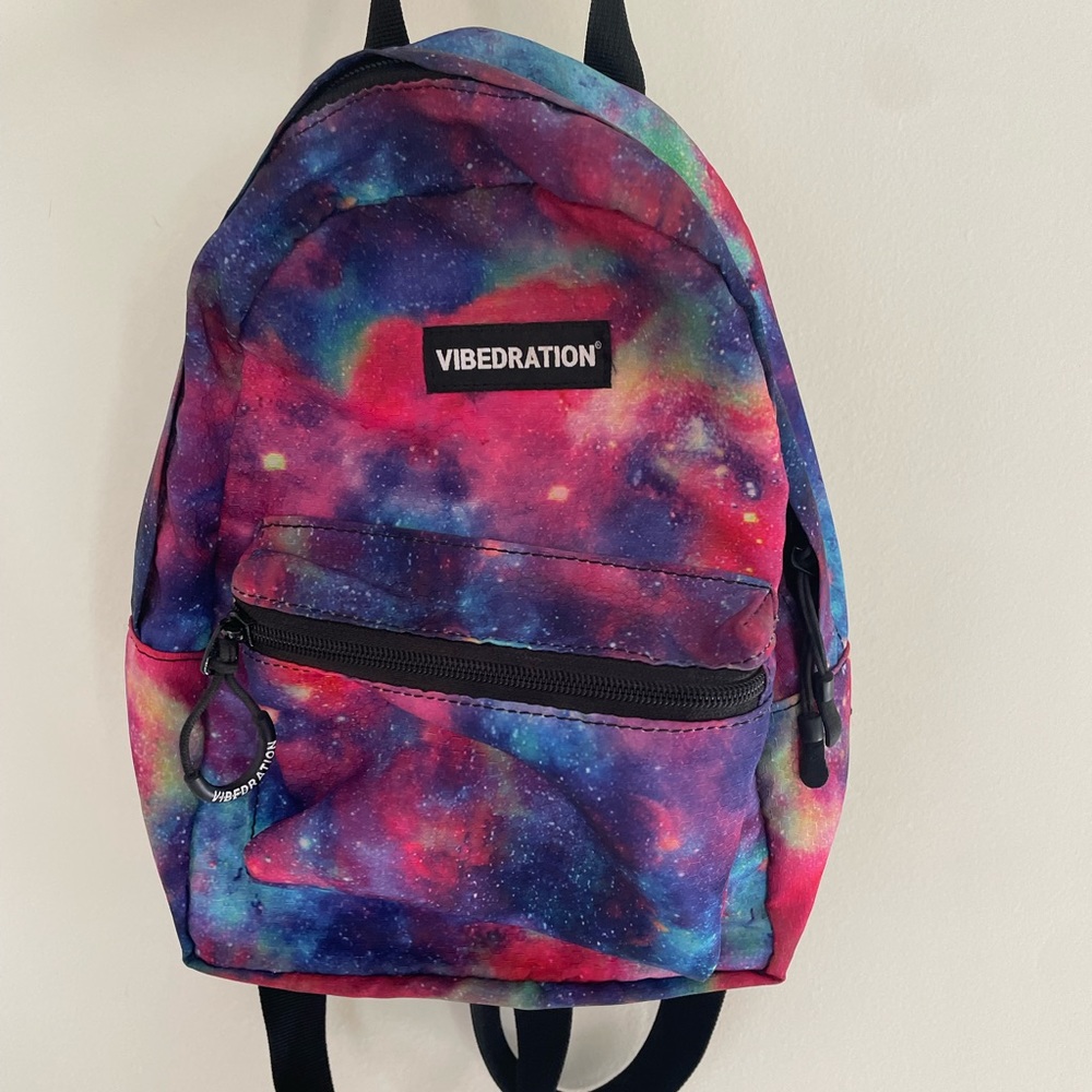 Vibedration hydro backpack